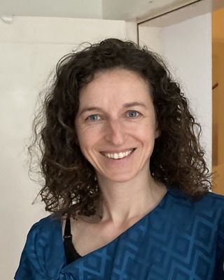 Gründerin Annkathrin von Bei Hala, Cafe und Weinbar